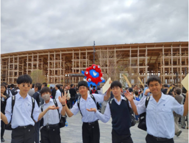 大屋根リング前　写真.png